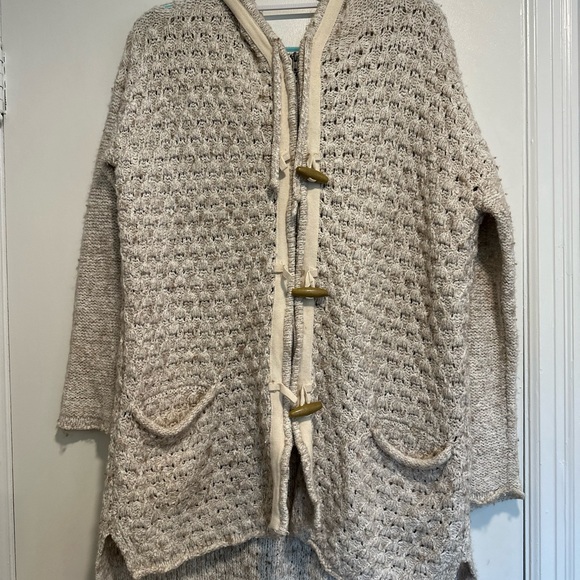 Free People Oversized Sz: S Cable Knit Chunky Cream Cardigan. Toggle Buttons. - Picture 9 of 16